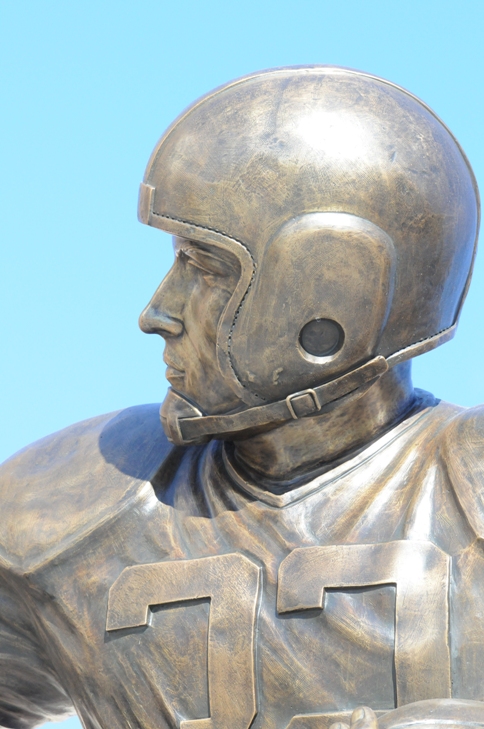 football player statue, football player statues